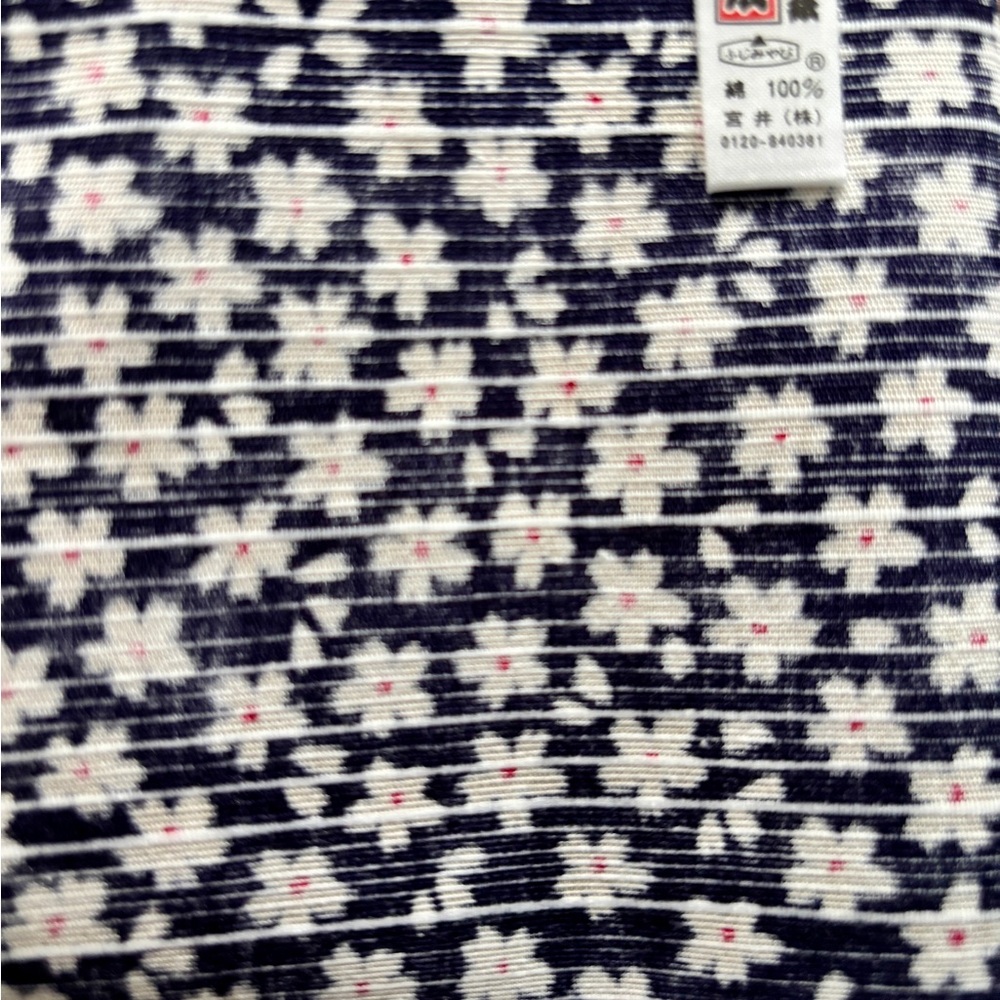 Takashimaya handkerchief/ scarf from Japan.  Never used.  Blossom pattern. - Picture 6 of 6